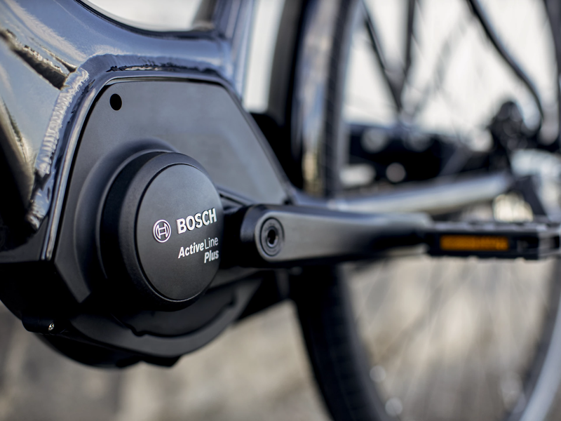 2022 Trek District+ 4 400wh Lowstep eHybrid Bike in Black-10